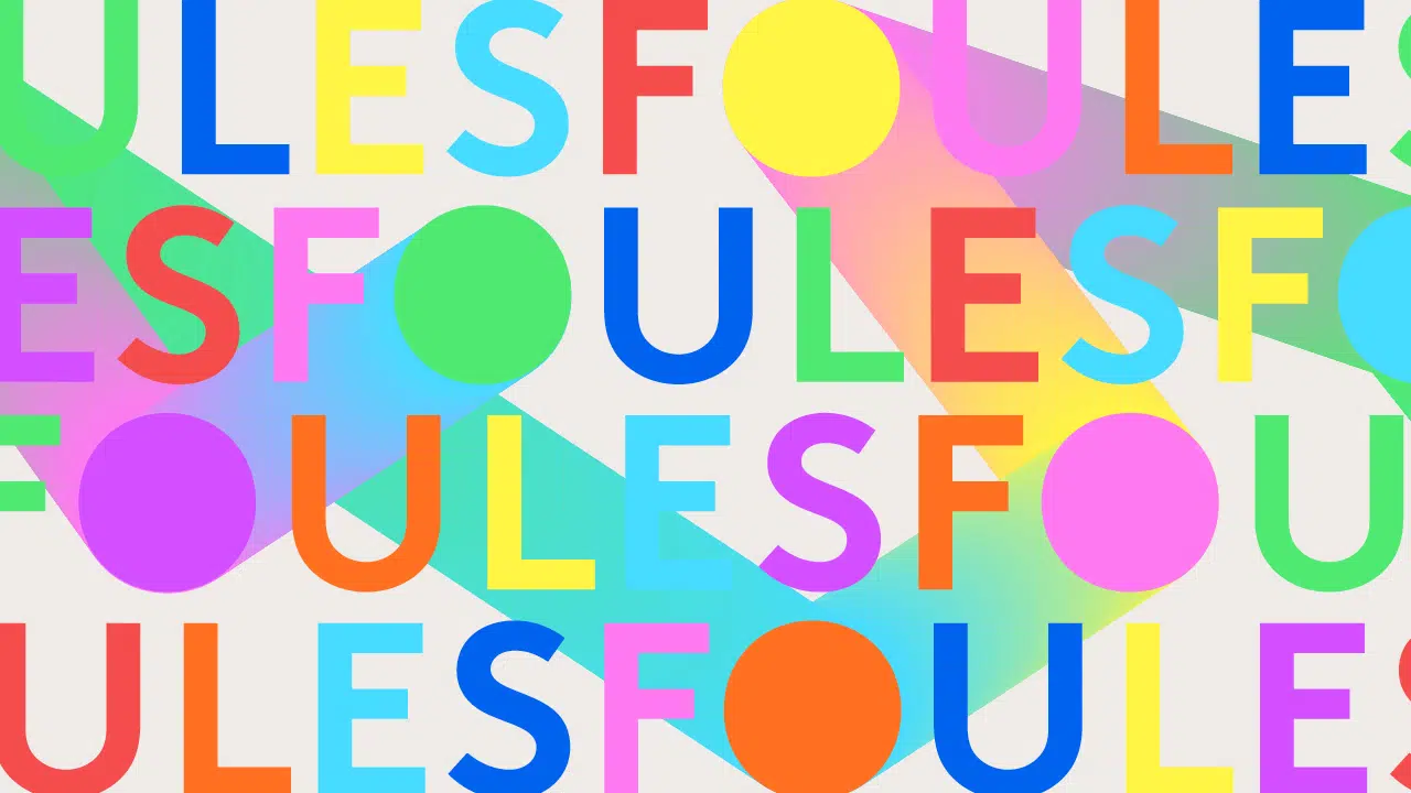 Le mot foules écrit en continue et de plusieurs couleurs